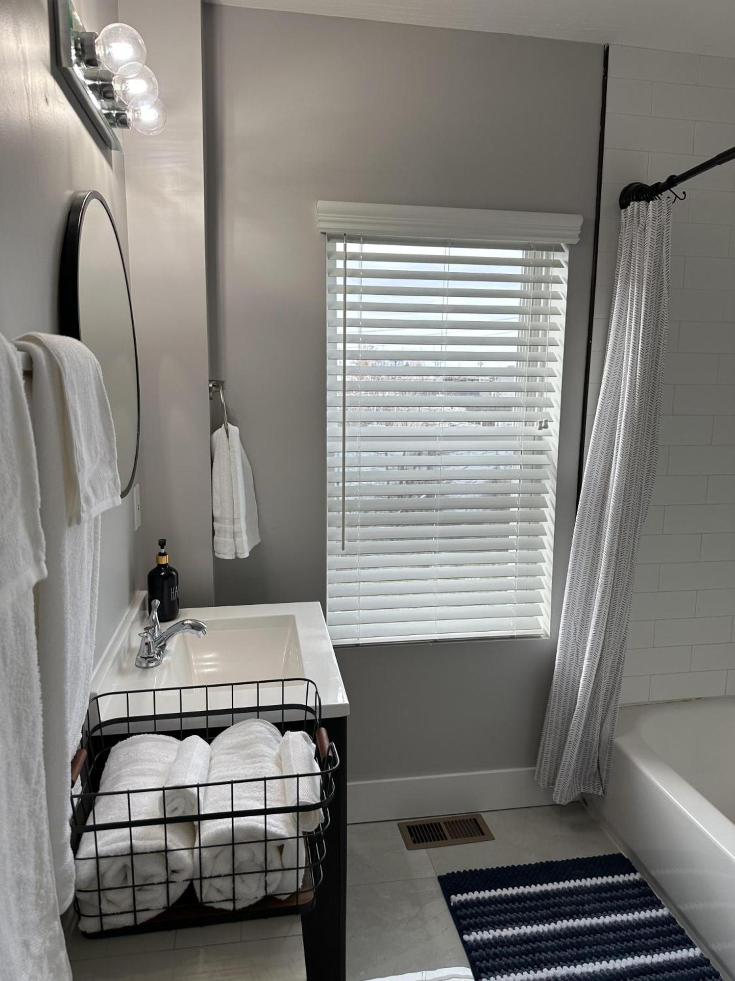 Lovely 2br Near Downtown Area